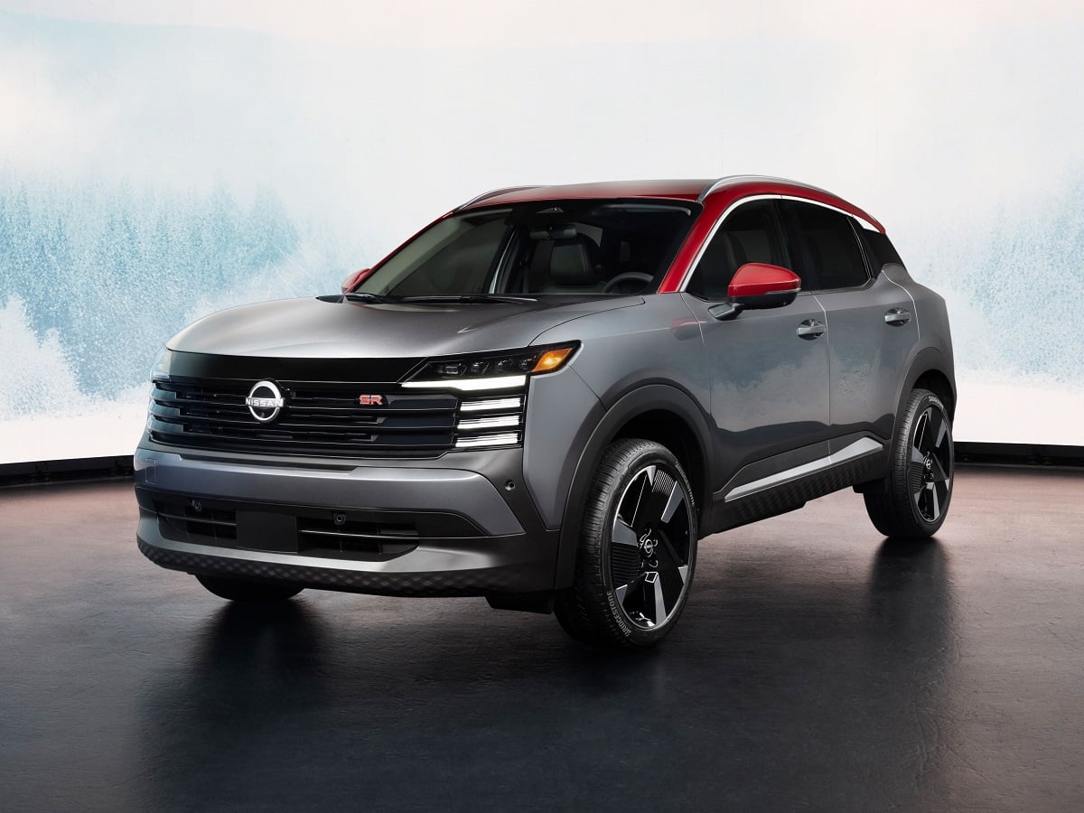2025 Nissan Kicks SR Gun Metal Metallic Front Quarter View