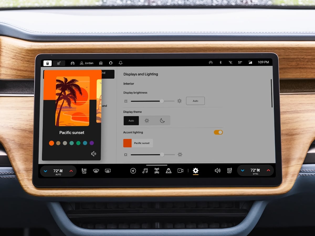 2025 Rivian R1S Infotainment