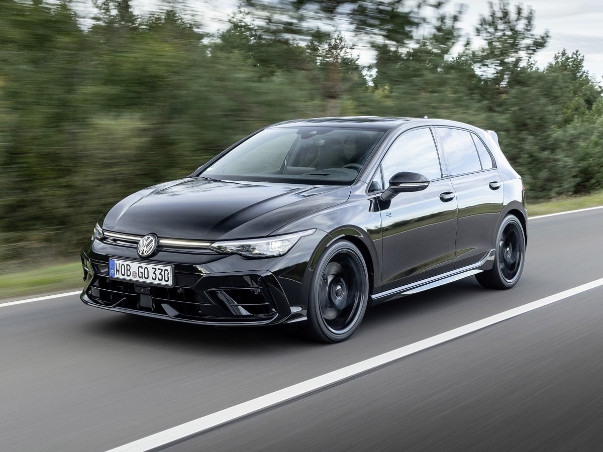2025 Volkswagen Golf R Black Edition Front Quarter View Action European model