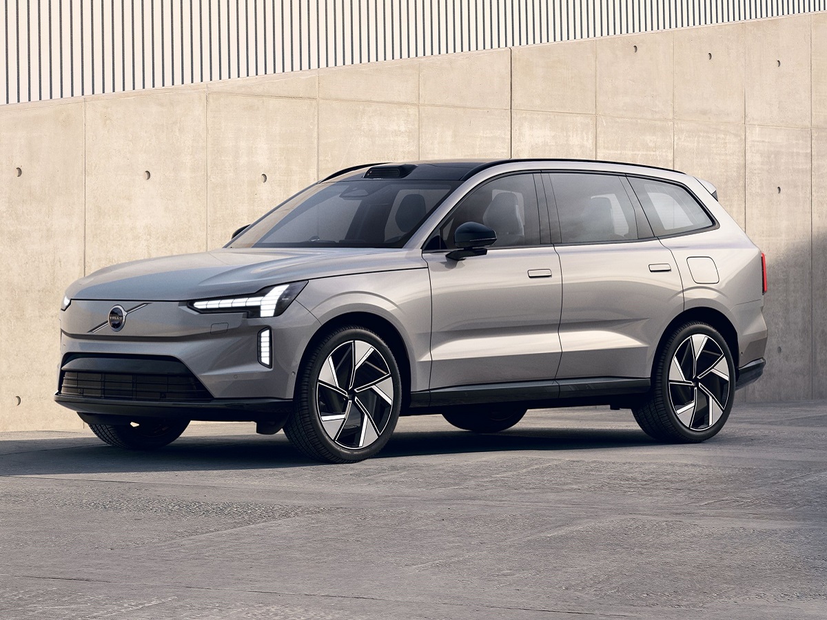 2025 Volvo EX90 Front Quarter View