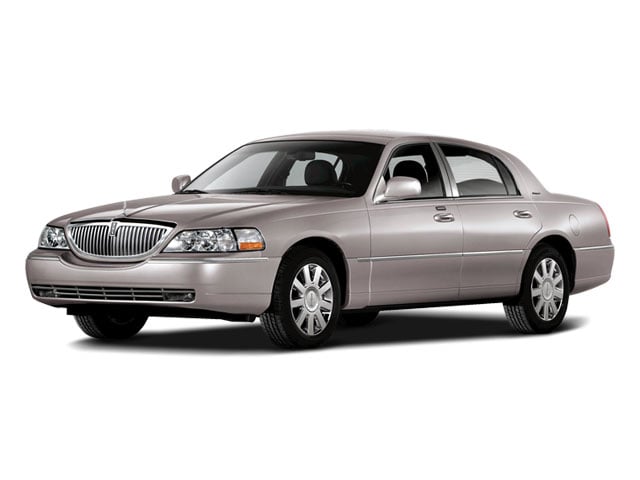 Used 2009 Lincoln Town Car-V8 Sedan 4D Signature Limited Options