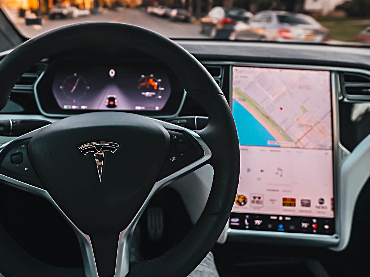 Tesla Model S Touchscreen Failures Prompt Federal Investigation